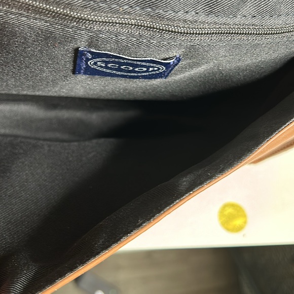 Scoop brown vegan leather woven handbag with gold chain and vegan leather straps - Picture 7 of 7